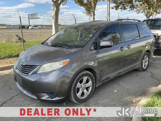 (Dixon, CA) 2014 Toyota Sienna LE Passenger Van Runs & Moves)(Permanent Code P2716