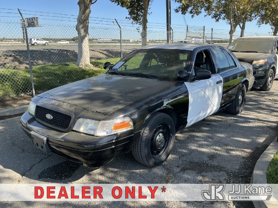 (Dixon, CA) 2011 Ford Crown Victoria Police Interceptor 4-Door Sedan Runs & Moves)(Dash Warning Indi