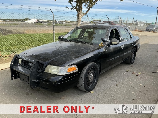 (Dixon, CA) 2011 Ford Crown Victoria Police Interceptor 4-Door Sedan Runs & Moves)(Interior Defects-