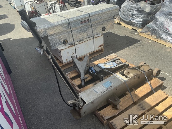 (Dixon, CA) (2) Floorjacks & Jackstand (Used) NOTE: This unit is being sold AS IS/WHERE IS via Timed