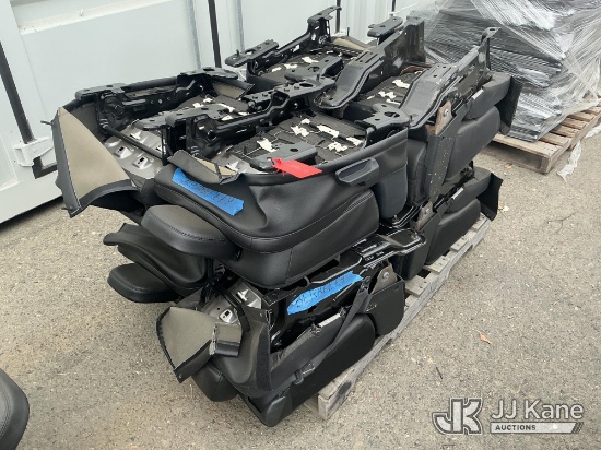 (Dixon, CA) Car Seats (Used) NOTE: This unit is being sold AS IS/WHERE IS via Timed Auction and is l