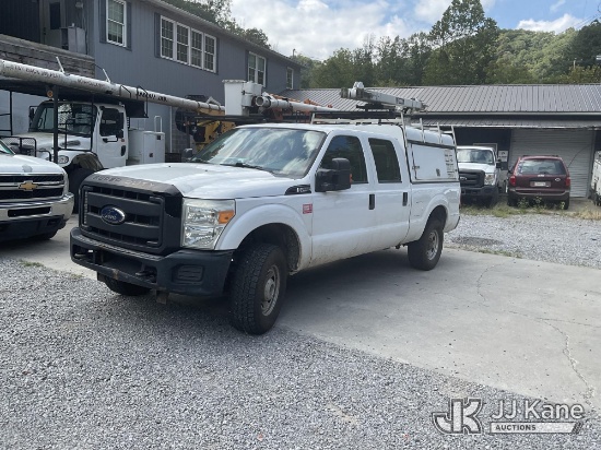 (Hanover, WV) 2015 Ford F250 4x4 Crew-Cab Pickup Truck Runs & Moves) (Dash Warning Indicators On, Co
