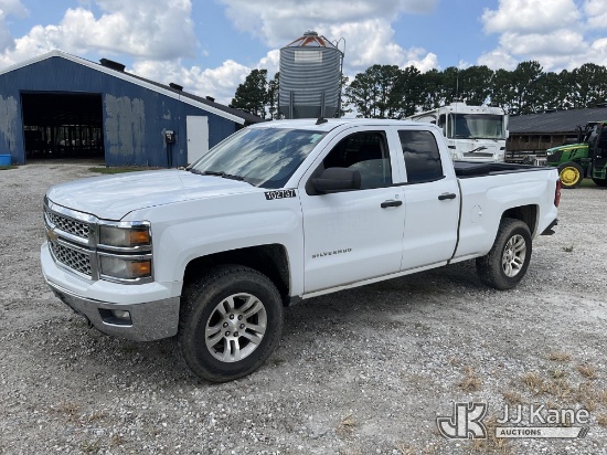 (Beulaville, NC) 2014 Chevrolet Silverado 1500 4x4 Extended-Cab Pickup Truck Runs & Moves) (Exterior