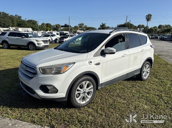 (Riviera Beach, FL) 2018 Ford Escape SE FWD 4-Door Sport Utility Vehicle Runs & Moves) (FL Residents