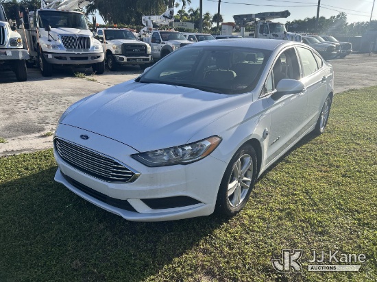 (Riviera Beach, FL) 2018 Ford Fusion Hybrid SE 4-Door Sedan Runs & Moves) ( FL Residents Purchasing