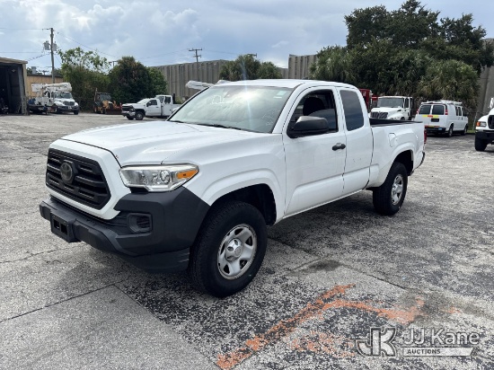 (West Palm Beach, FL) 2019 Toyota Tacoma Extended-Cab Pickup Truck Runs & Moves) (FL Residents Purch