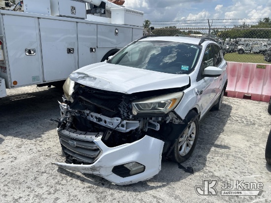 (Riviera Beach, FL) 2017 Ford Escape SE FWD 4-Door Sport Utility Vehicle No Title, Certificate Of De