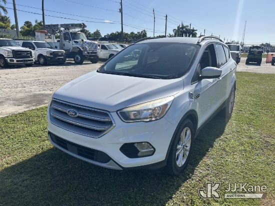 (Riviera Beach, FL) 2018 Ford Escape SE FWD 4-Door Sport Utility Vehicle Runs & Moves) (Engine Perfo