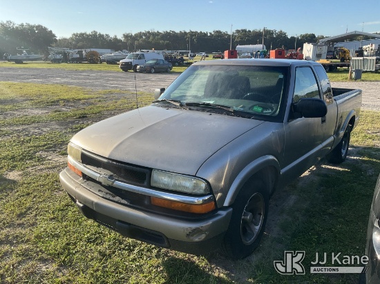 (Tampa, FL) 2003 Chevrolet S10 Pickup Extended-Cab Pickup Truck Not Running, Condition Unknown) (Int