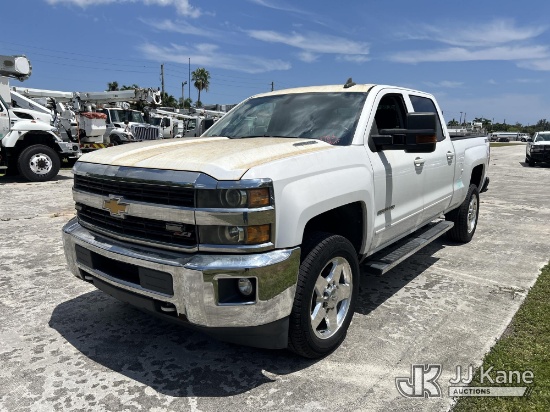 (Riviera Beach, FL) 2015 Chevrolet Silverado 2500HD 4x4 Crew-Cab Pickup Truck Runs & Moves) (Corrosi