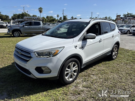 (Riviera Beach, FL) 2017 Ford Escape SE FWD 4-Door Sport Utility Vehicle Runs & Moves) (Dash Warning