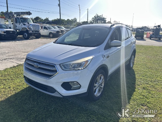 (Riviera Beach, FL) 2017 Ford Escape SE FWD 4-Door Sport Utility Vehicle Runs & Moves) (Engine Perfo