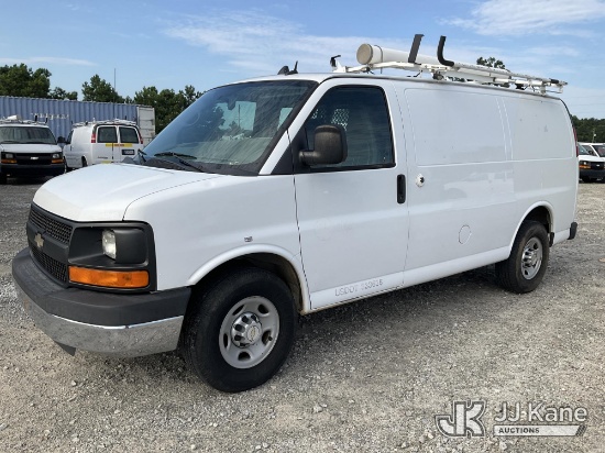 (Villa Rica, GA) 2014 Chevrolet Express G2500 Cargo Van Runs & Moves) (Dash Warning Indicators On