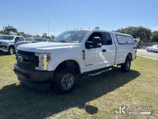 (Riviera Beach, FL) 2019 Ford F250 4x4 Extended-Cab Pickup Truck Runs & Moves) (FL Residents Purchas