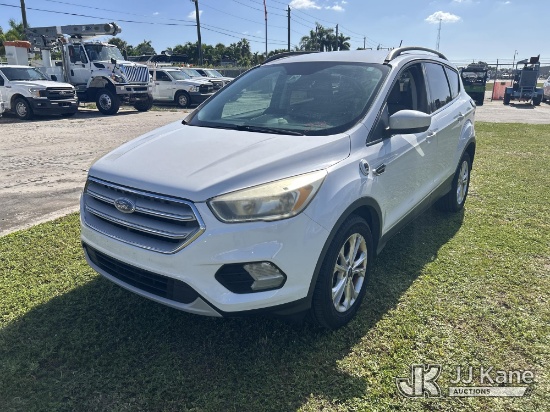 (Riviera Beach, FL) 2018 Ford Escape SE FWD 4-Door Sport Utility Vehicle Runs & Moves) (Dash Warning