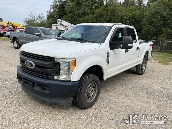 (Elizabethtown, KY) 2017 Ford F250 4x4 Crew-Cab Pickup Truck Runs & Moves