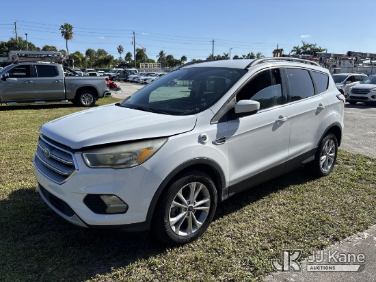 (Riviera Beach, FL) 2018 Ford Escape SE FWD 4-Door Sport Utility Vehicle Runs & Moves) (Engine Perfo