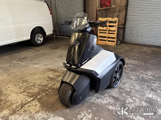 (West Palm Beach, FL) 2014 Segway SE-3 3-Wheel Utility Vehicle Runs & Moves) (No Charger