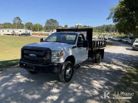 (Kodak, TN) 2011 Ford F350 4x4 Flatbed Truck Runs & Moves) (Dash Warning Indicator On