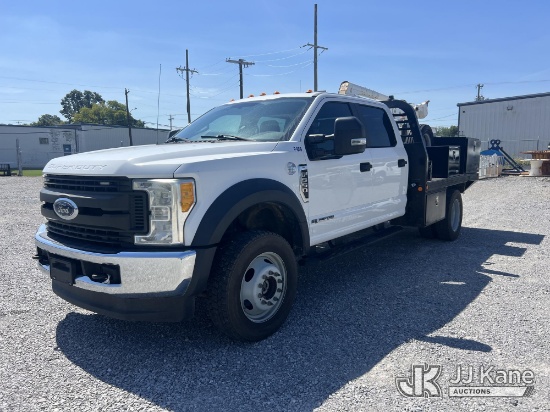 (Chattanooga, TN) 2017 Ford F550 4x4 Crew-Cab Flatbed/Service Truck Runs & Moves
