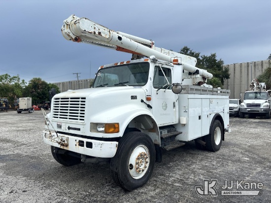 (West Palm Beach, FL) Altec L42A, Over-Center Bucket Truck center mounted on 2001 International 4800