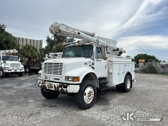 (West Palm Beach, FL) Altec L42A, Over-Center Bucket Truck center mounted on 2001 International 4800