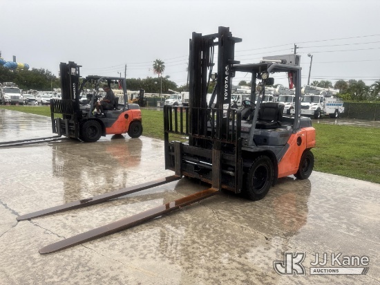(Riviera Beach, FL) 2016 Toyota 8FD35U Solid Tired Forklift Runs, Moves & Operates) (Dash Warning In
