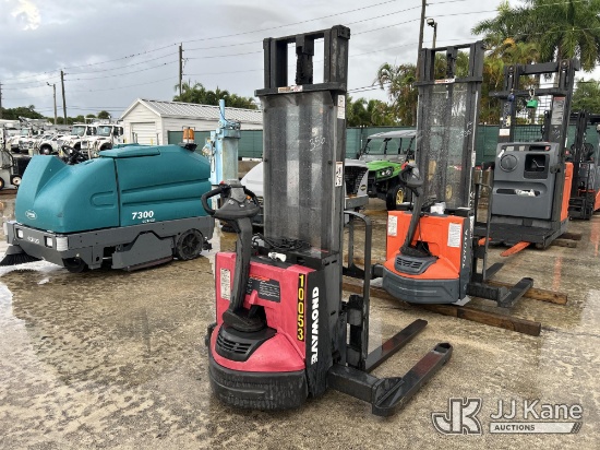 (Riviera Beach, FL) Raymond 6210 Walk-Behind Pallet Truck Not Running, Condition Unknown