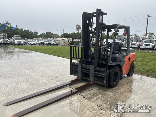 (Riviera Beach, FL) 2016 Toyota 8FD35U Solid Tired Forklift Runs, Moves & Operates)( Brake System No