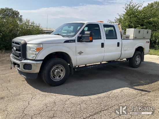 (South Beloit, IL) 2015 Ford F350 4x4 Crew-Cab Pickup Truck Runs & Moves) (Hail Damage, Corrosion, D
