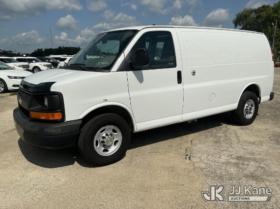 (South Beloit, IL) 2013 Chevrolet Express G2500 Cargo Van Runs & Moves) (Dash Warning Indicator On