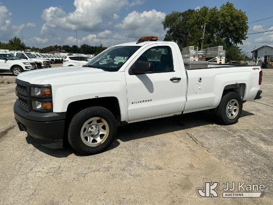 (South Beloit, IL) 2015 Chevrolet Silverado 1500 4x4 Pickup Truck Runs & Moves) (Dash Warning Indica