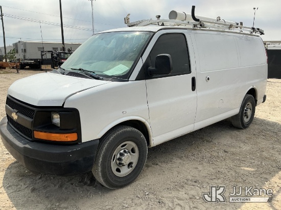 (Waxahachie, TX) 2013 Chevrolet Express 2500 Cargo Van Runs & Moves) (Dash Warning Indicators On