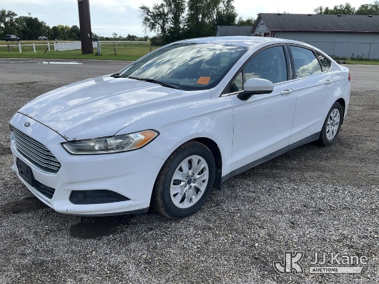 (South Beloit, IL) 2014 Ford Fusion S 4-Door Sport Utility Vehicle Runs & Moves) (Hail Damage