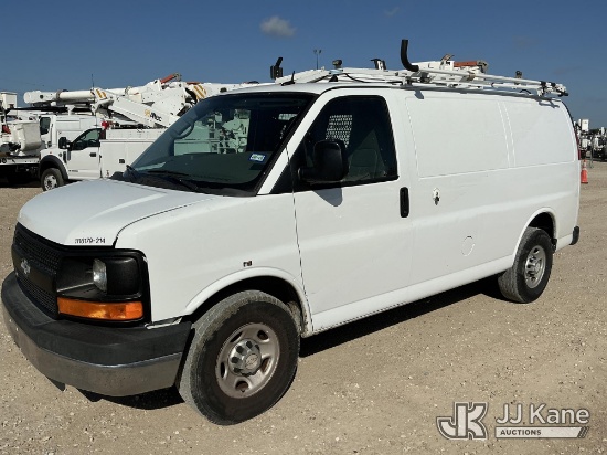 (Waxahachie, TX) 2014 Chevrolet Express G2500 Cargo Van Runs & Moves) (Dash Warning Indicators On