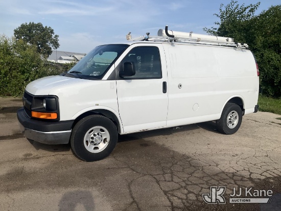 (South Beloit, IL) 2014 Chevrolet Express G2500 Cargo Van Runs & Moves