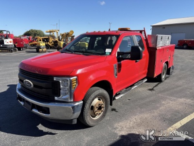 (Maple Lake, MN) 2018 Ford F350 Extended-Cab Enclosed Service Truck Runs & Moves) (Dash Warning Indi