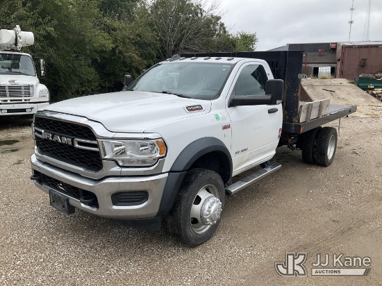 (Des Moines, IA) 2022 RAM 5500 Flatbed Truck Runs & Moves