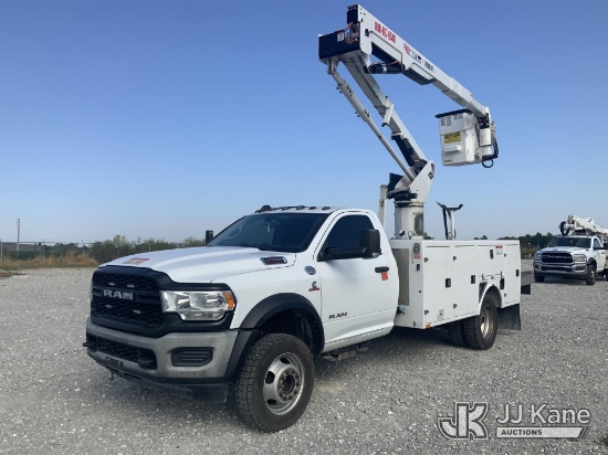 (Hawk Point, MO) Versalift SST40EIH, Articulating & Telescopic Bucket Truck center mounted on 2020 R