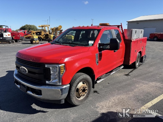 (Maple Lake, MN) 2018 Ford F350 Extended-Cab Enclosed Service Truck Runs & Moves) (Dash Warning Indi