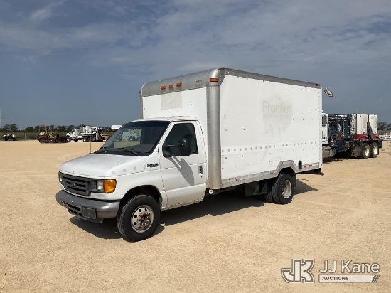 (Marion, TX) 2004 Ford E450 Van Body Truck Runs & Moves) (Dash Warning Indicators On