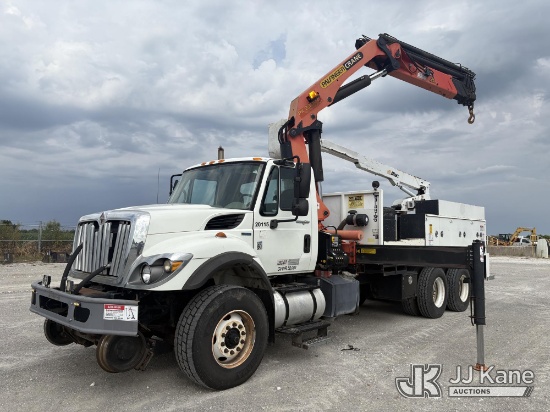 (Hawk Point, MO) Altec AT30G, Articulating & Telescopic Bucket Truck corner mounted on 2011 Internat
