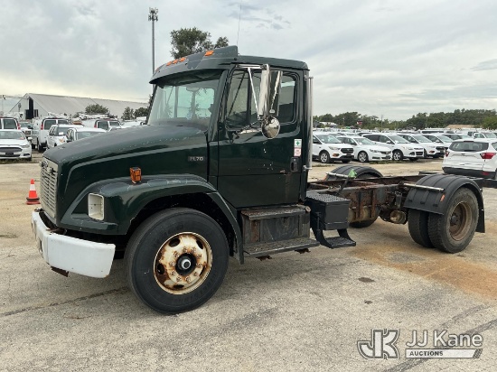 (South Beloit, IL) 2000 Freightliner FLD70 Cab & Chassis Runs & Moves)(Corrosion