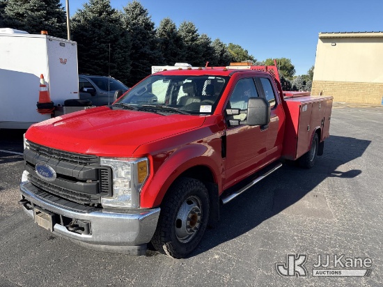 (Maple Lake, MN) 2017 Ford F350 Extended-Cab Enclosed Service Truck Runs & Moves)(Dash Warning Indic