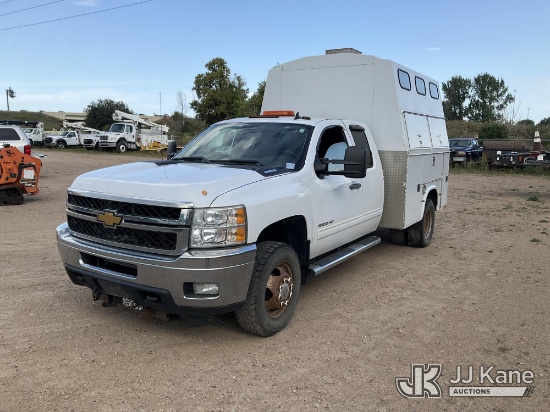 (Shakopee, MN) 2012 Chevrolet Silverado 3500HD 4x4 Extended-Cab Enclosed Service Truck Runs & Moves)