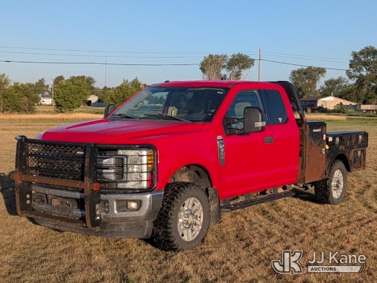 (Leoti, KS) 2017 Ford F350 4x4 Extended-Cab Flatbed/Service Truck Runs & Moves) (Dash Warning Indica
