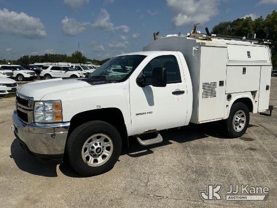 (South Beloit, IL) 2014 Chevrolet Silverado 3500HD Enclosed Service Truck Runs & Moves) (Dash Warnin