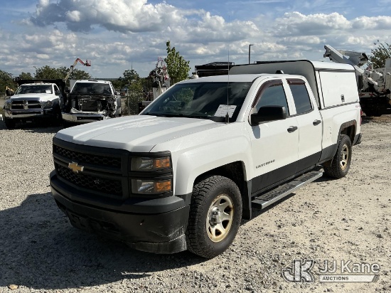 (Shrewsbury, MA) 2015 Chevrolet Silverado 1500 4x4 Extended-Cab Pickup Truck Runs & Moves)(Corrosion