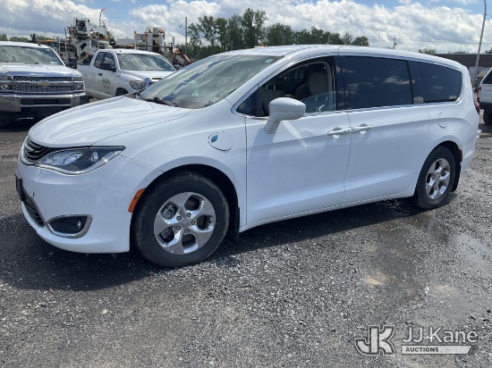 (Rome, NY) 2019 Chrysler Pacifica Plug-In Hybrid Mini Passenger Van Runs & Moves) (Charging Plug in