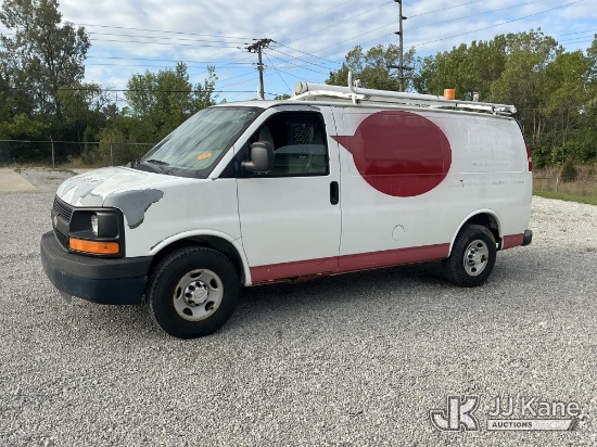 (Fort Wayne, IN) 2010 Chevrolet Express G2500 Cargo Van Runs & Moves) (Corrosion
